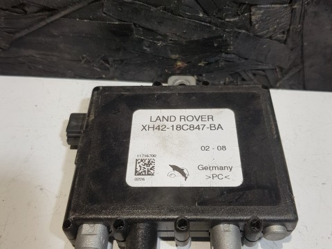 Radio signal amplifier XH4218C847BA Range Rover L322