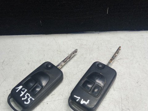 0682 TWO KEYS FOR MERCEDES BENZ ML