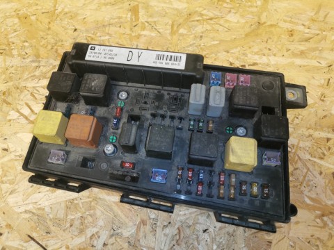 OPEL ASTRA FUSE BOX 13181658 DY