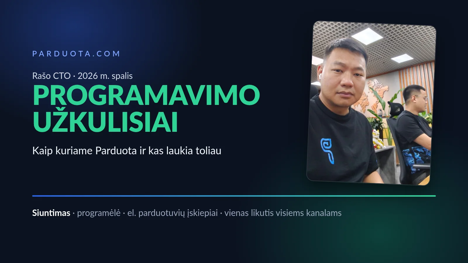 Huy Nguyen, CTO, prie savo darbo stalo su kolega iš Parduota programuotojų komandos